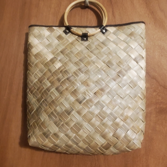 Basket Weave Habdmade Bamboo Handles. Faux Leather Trim. Beach Summer - Picture 1 of 5